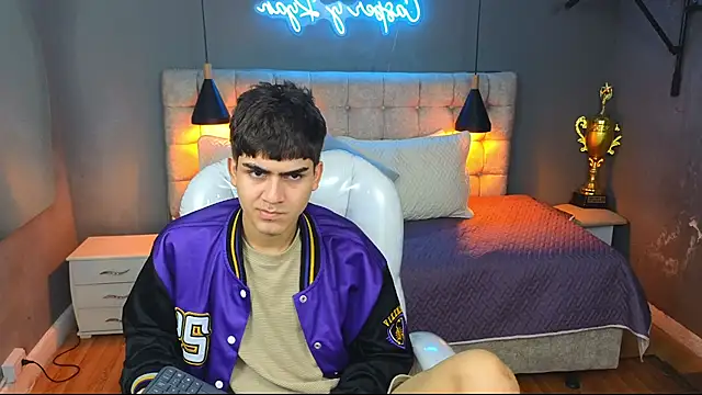 Tommy18   online show from 03.06.25