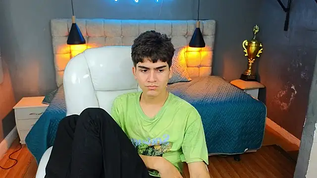 Tommy18   online show from 03.15.25