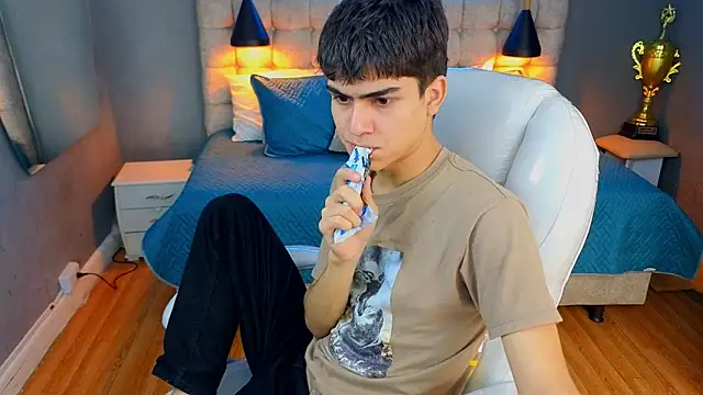 Tommy18   online show from 03.18.25