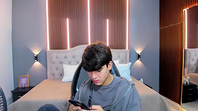 Tommy18   online show from 10.03.25