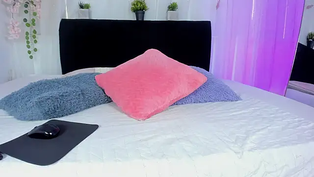 Bonny and carrot online show from 12.20.25