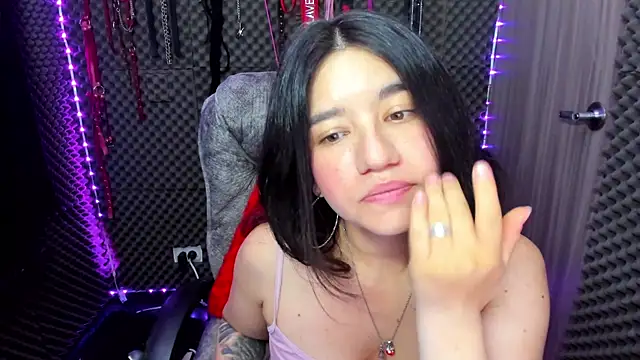 lilihot  online show from 02.19.25