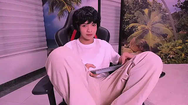 AllanYong18 online show from 02.06.25