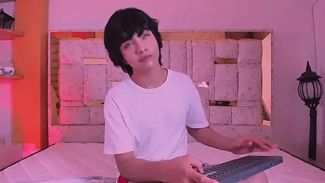 AllanYong18 online show from 03.22.25