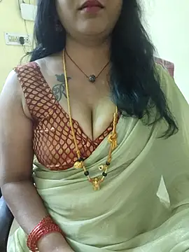 Snapshot of sriyazhini chatting on 02.14.25 sriyazhini online show from 02.14.25