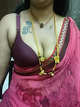 Snapshot of sriyazhini chatting on 02.22.25 sriyazhini online show from 02.22.25