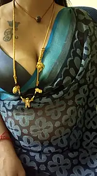 Snapshot of sriyazhini chatting on 03.10.25 sriyazhini online show from 03.10.25