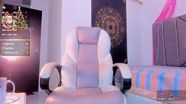 Snapshot of giorgia_jones chatting on 01.11.25 giorgia jones online show from 01.11.25