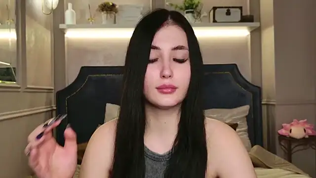 EmmaLawrens online show from 09.18.25