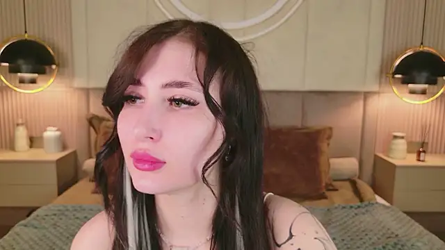 EmmaLawrens online show from 05.18.26