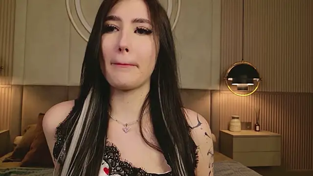 EmmaLawrens online show from 05.20.26