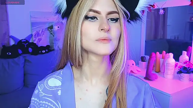 Emily  Mooree online show from 02.08.25