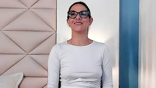 Snapshot of KarenSims chatting on 02.25.25 KarenSims online show from 02.25.25