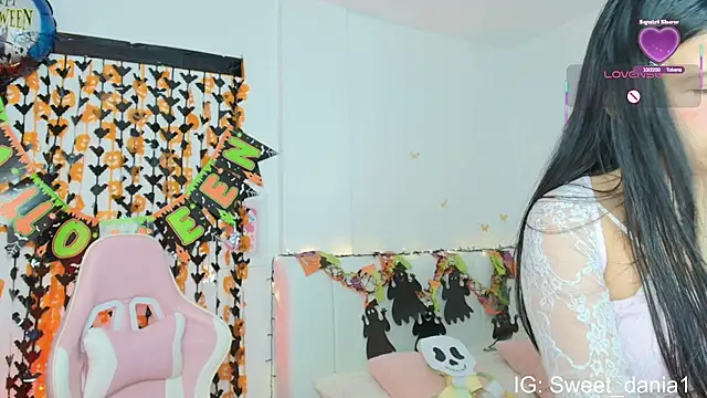 sweet dania  online show from 10.20.25