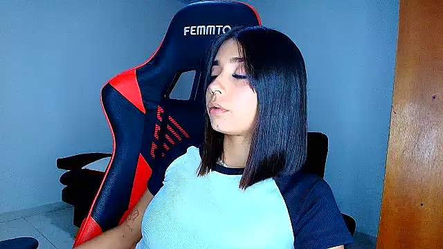 Snapshot of Rousse_violett chatting on 02.19.26 Rousse violett online show from 02.19.26