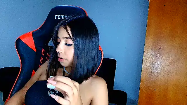 Snapshot of Rousse_violett chatting on 02.24.26 Rousse violett online show from 02.24.26