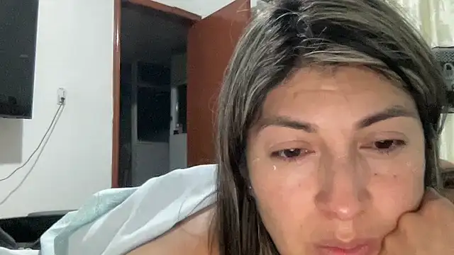 LunaBeya online show from 11.28.25