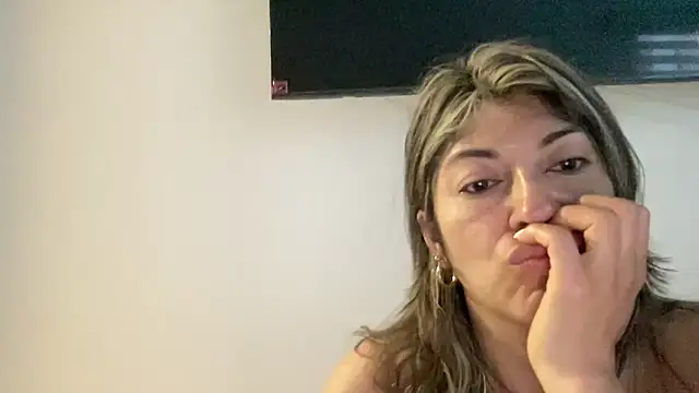 Snapshot of LunaBeya chatting on 05.23.26 LunaBeya online show from 05.23.26