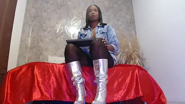 RAICHELLCOOPER1 online show from 11.30.25