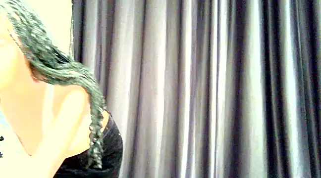 Snapshot of Slendernana chatting on 01.11.25 Slendernana online show from 01.11.25