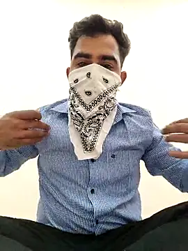 Snapshot of 13lusty chatting on 03.18.25 13lusty online show from 03.18.25