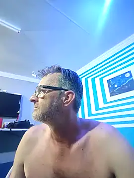 itsmeyes69 online show from 01.30.25