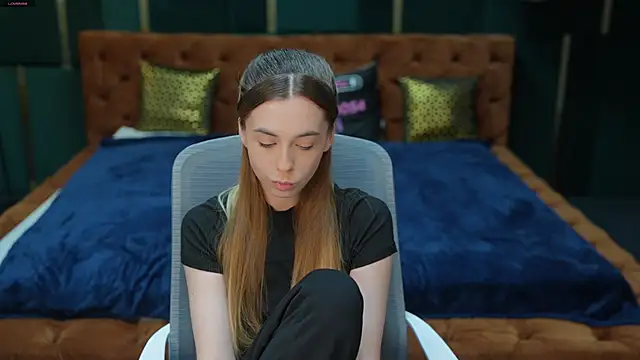 Snapshot of Lika_Secret_ chatting on 11.25.25 Lika Secret online show from 11.25.25