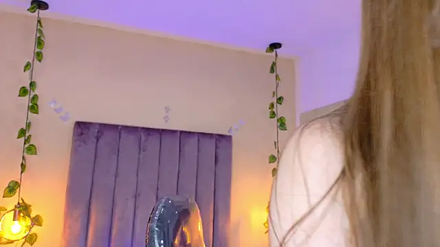 Dahlia Rousse online show from 03.27.26