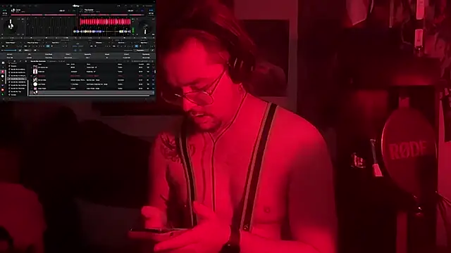 Snapshot of vittote chatting on 02.14.25 vittote online show from 02.14.25