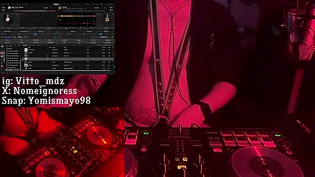 Snapshot of vittote chatting on 02.14.25 vittote online show from 02.14.25