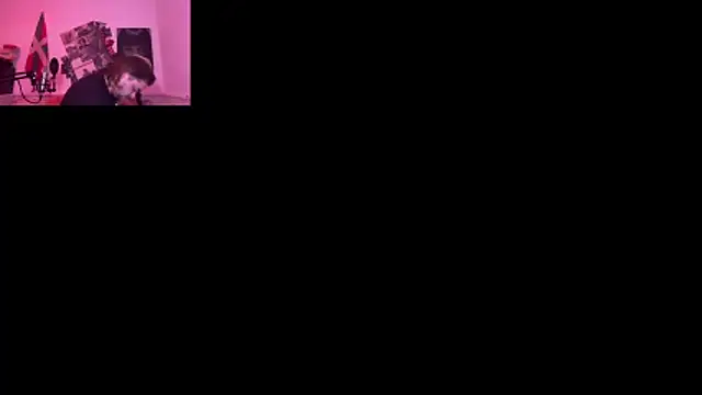 Snapshot of vittote chatting on 10.27.25 vittote online show from 10.27.25