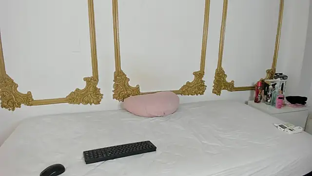 Snapshot of Cristal_Bons chatting on 03.12.25 Cristal Bons online show from 03.12.25