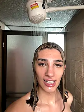 Queensara  online show from 11.21.25