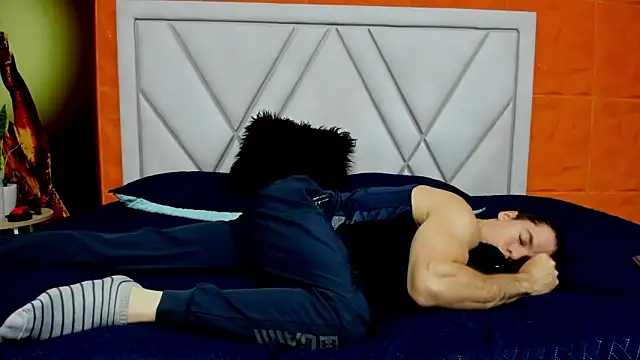 Snapshot of maxi_styles chatting on 02.21.26 maxi styles online show from 02.21.26