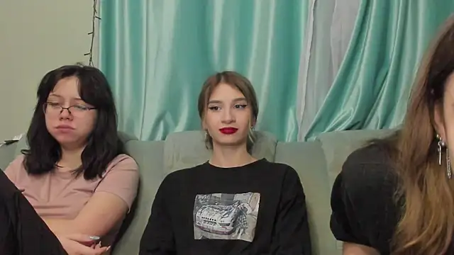 Snapshot of honey_love_honeyy chatting on 01.12.25 honey love honeyy online show from 01.12.25