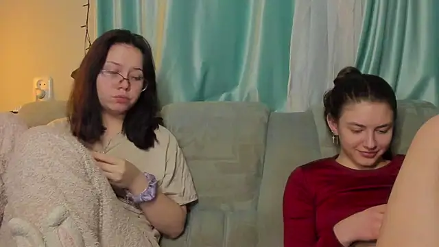 Snapshot of honey_love_honeyy chatting on 01.14.25 honey love honeyy online show from 01.14.25