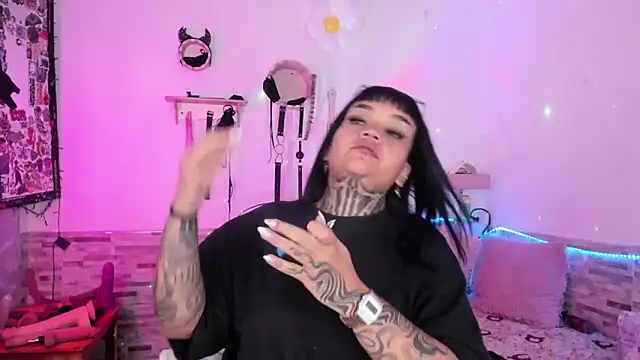 Snapshot of amyswallow7 chatting on 02.15.26 amyswallow7 online show from 02.15.26