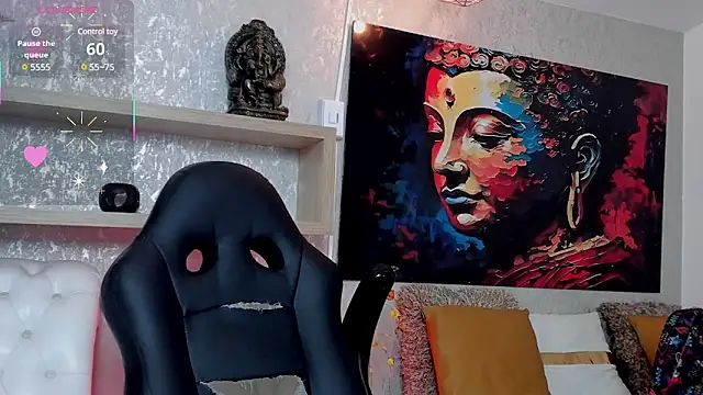 Snapshot of Luxury_Woman chatting on 03.20.25 Luxury Woman online show from 03.20.25