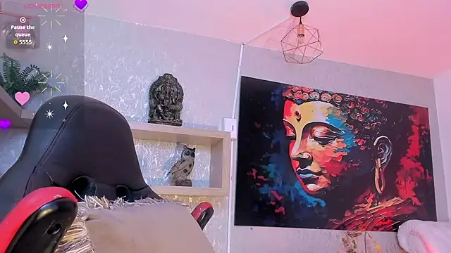 Snapshot of Luxury_Woman chatting on 10.15.25 Luxury Woman online show from 10.15.25