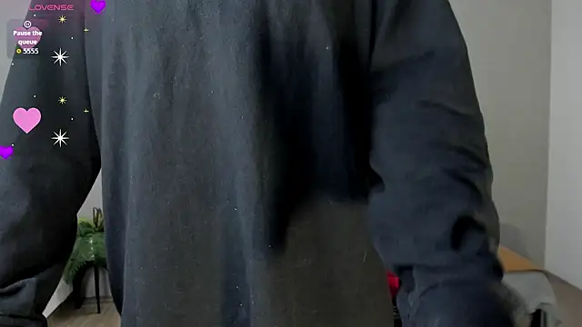 Snapshot of Luxury_Woman chatting on 10.25.25 Luxury Woman online show from 10.25.25