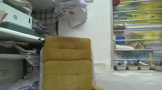 Snapshot of cute_modell chatting on 02.19.25 cute modell online show from 02.19.25