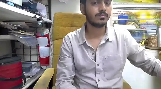 Snapshot of cute_modell chatting on 03.22.25 cute modell online show from 03.22.25