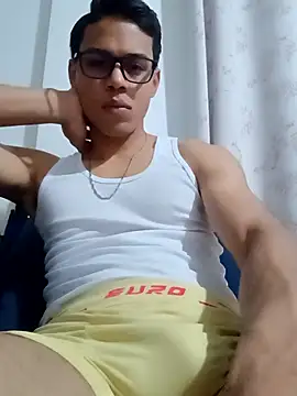 Snapshot of HornyTiger744 chatting on 11.12.25 HornyTiger744 online show from 11.12.25