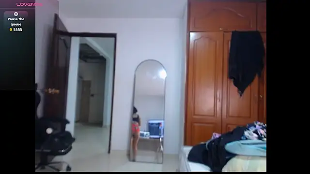 leslycarsson online show from 10.08.25