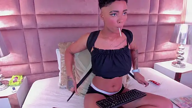 LuciaWallace online show from 03.11.25