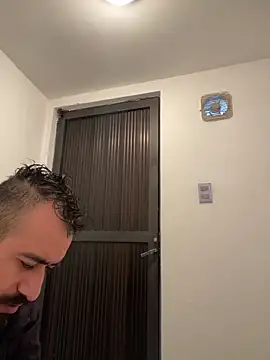 Snapshot of leonardohot1987 chatting on 01.15.25 leonardohot1987 online show from 01.15.25