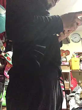 Snapshot of leonardohot1987 chatting on 02.04.25 leonardohot1987 online show from 02.04.25