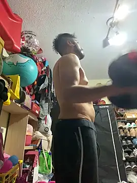 Snapshot of leonardohot1987 chatting on 03.07.25 leonardohot1987 online show from 03.07.25