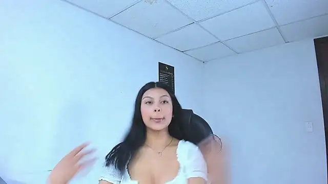 Snapshot of Salmaportman69 chatting on 10.01.25 Salmaportman69 online show from 10.01.25