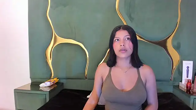 Snapshot of Salmaportman69 chatting on 10.26.25 Salmaportman69 online show from 10.26.25